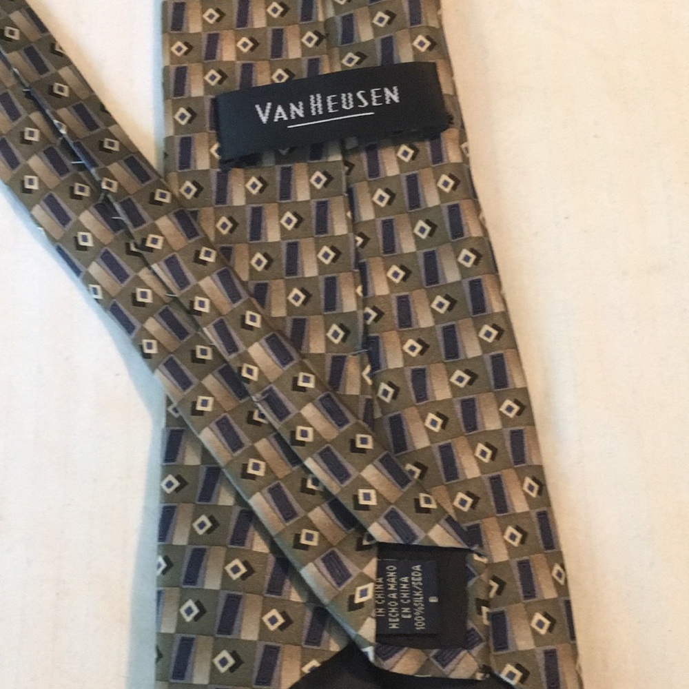 Van Heusen 100% Silk Handmade Tie
